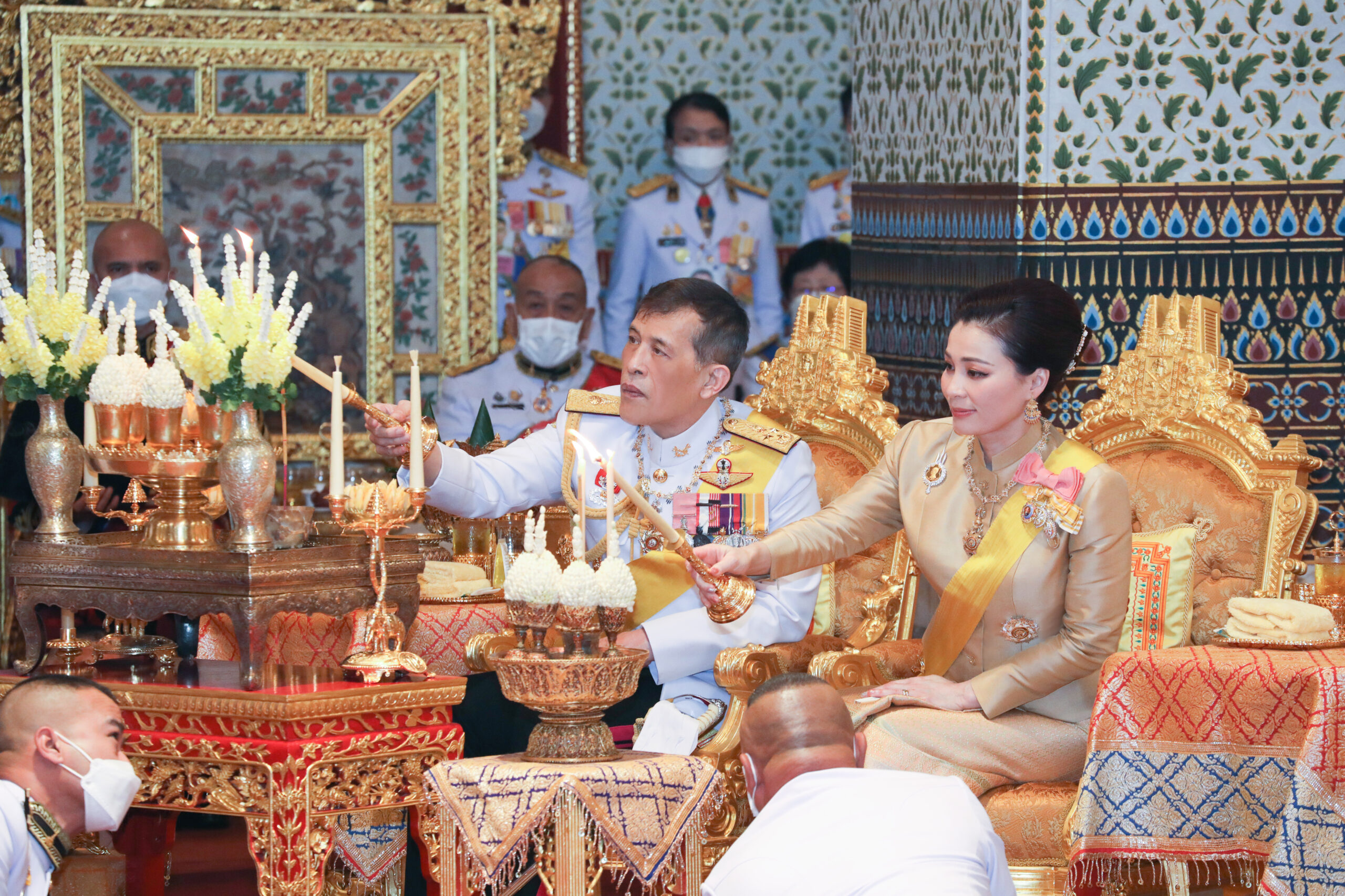 ในหลวง พระราชินี ทรงบำเพ็ญพระราชกุศลทักษิณานุปทาน พระราชพิธีฉัตรมงคล 2565