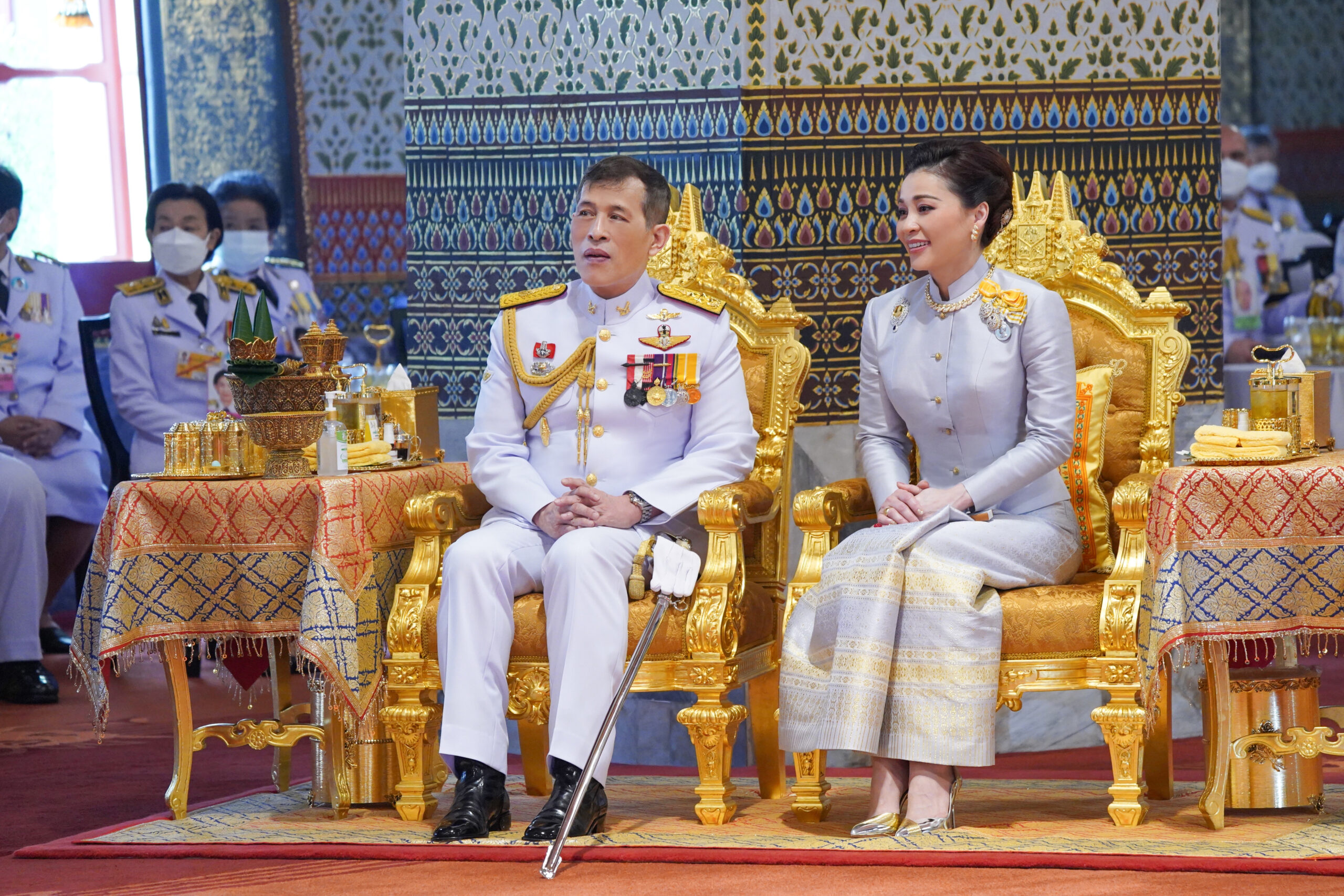 ในหลวง พระราชินี กรมสมเด็จพระเทพฯ เสด็จฯพระราชพิธีฉัตรมงคล