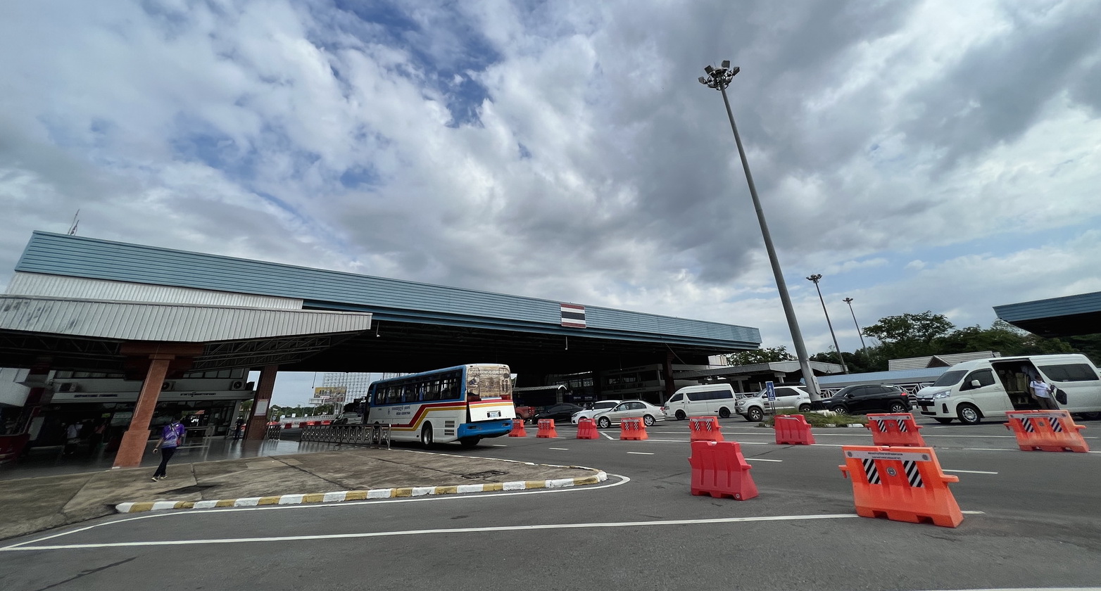 หนองคายเปิดด่านข้ามแดนไทย-สปป.ลาวเต็มอัตราวันแรกในรอบ 3 ปี