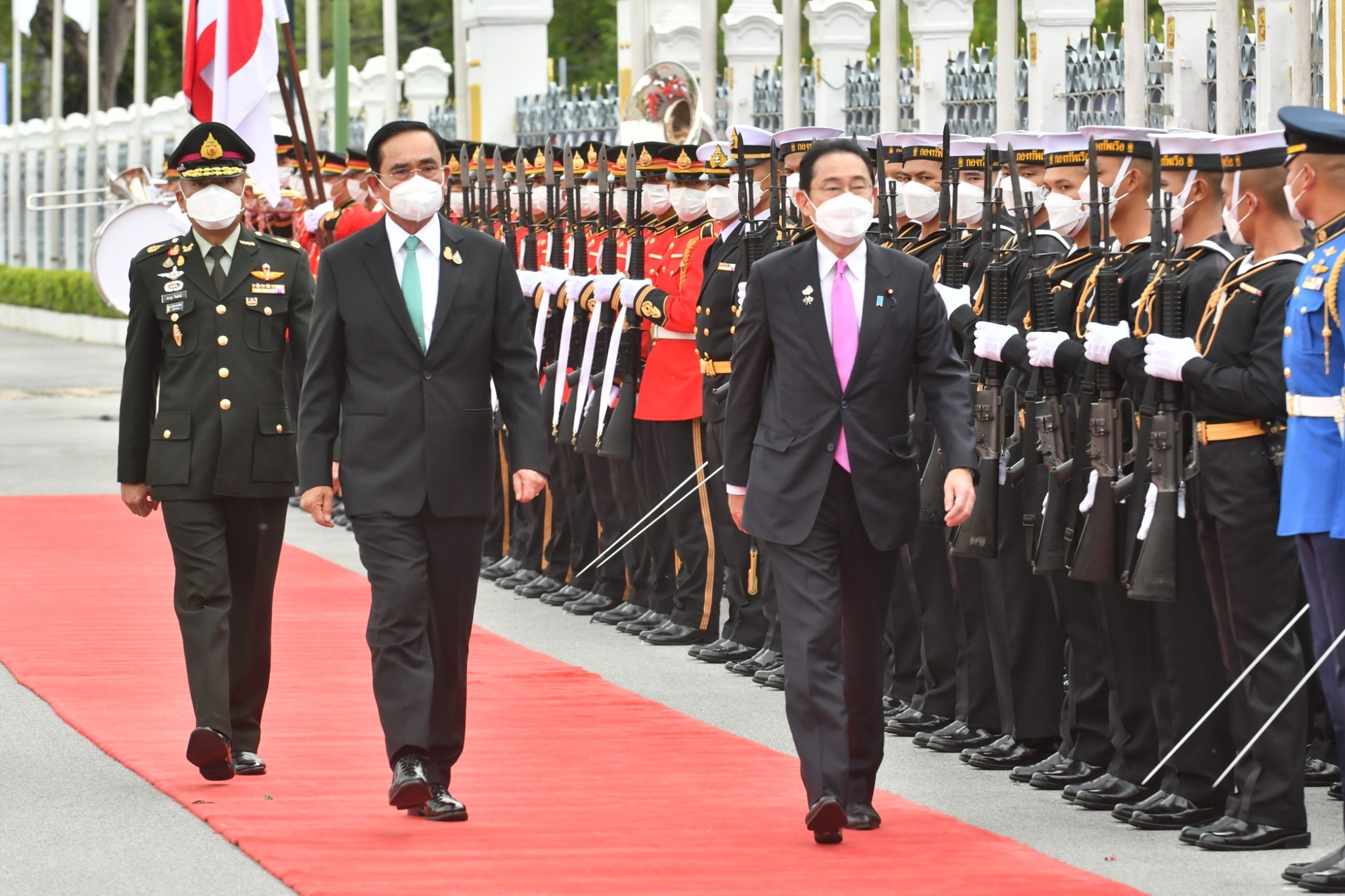 พล.อ.ประยุทธ์ ต้อนรับ นายคิชิดะ ฟูมิโอะ นายกรัฐมนตรีญี่ปุ่น เยือนไทยอย่างเป็นทางการ