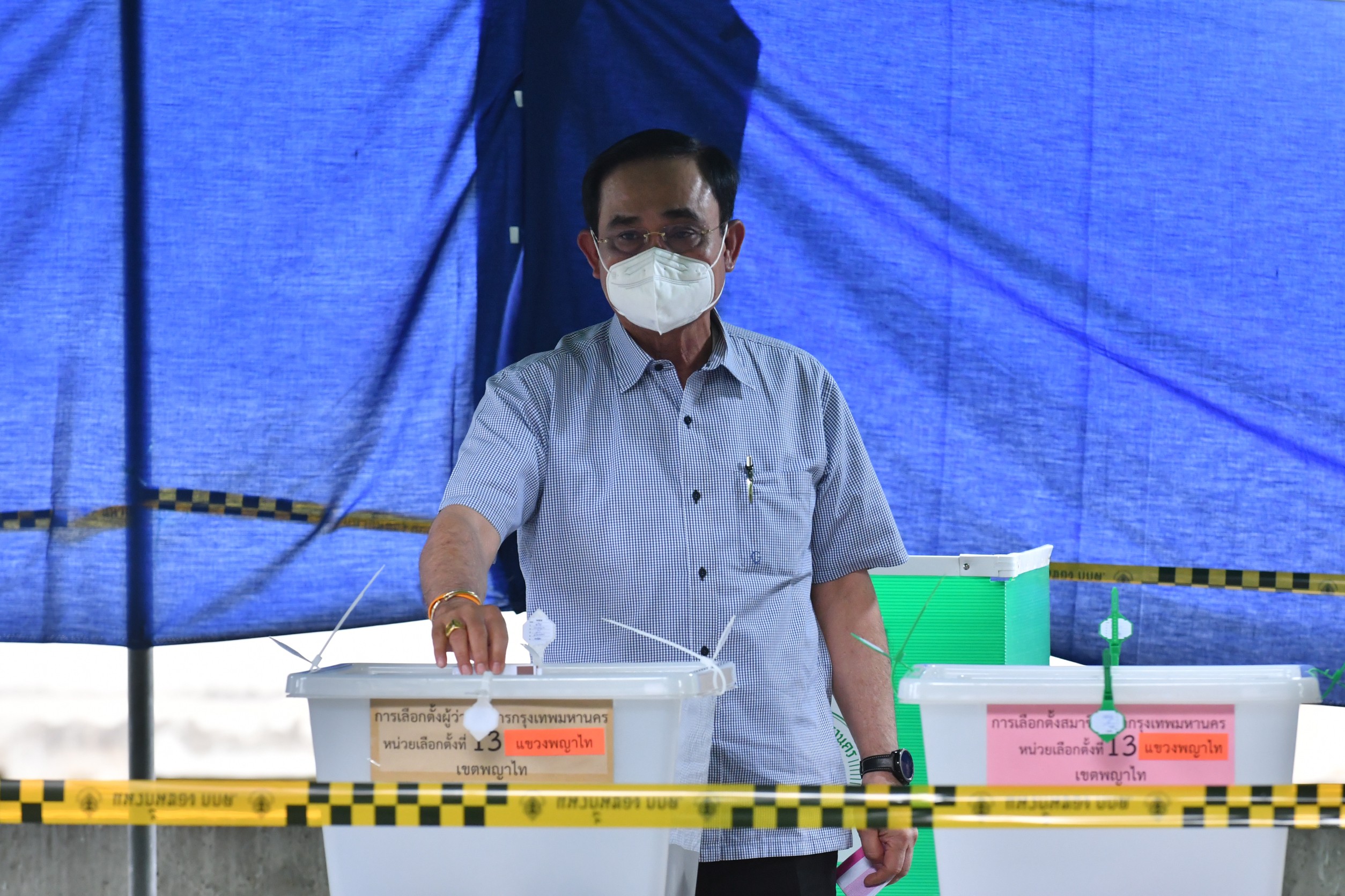 ประยุทธ์ หย่อนบัตรเลือกตั้งผู้ว่า กทม. วันครบรอบรัฐประหาร