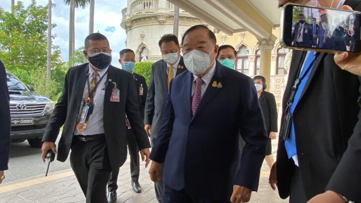 พล.อ.ประวิตร วงษ์สุวรรณ รองนายกรัฐมนตรี ในฐานะหัวหน้าพรรคพลังประชารัฐ (พปชร.) พล.อ.ประวิตร วงษ์สุวรรณ รองนายกรัฐมนตรี ในฐานะหัวหน้าพรรคพลังประชารัฐ (พปชร.)
