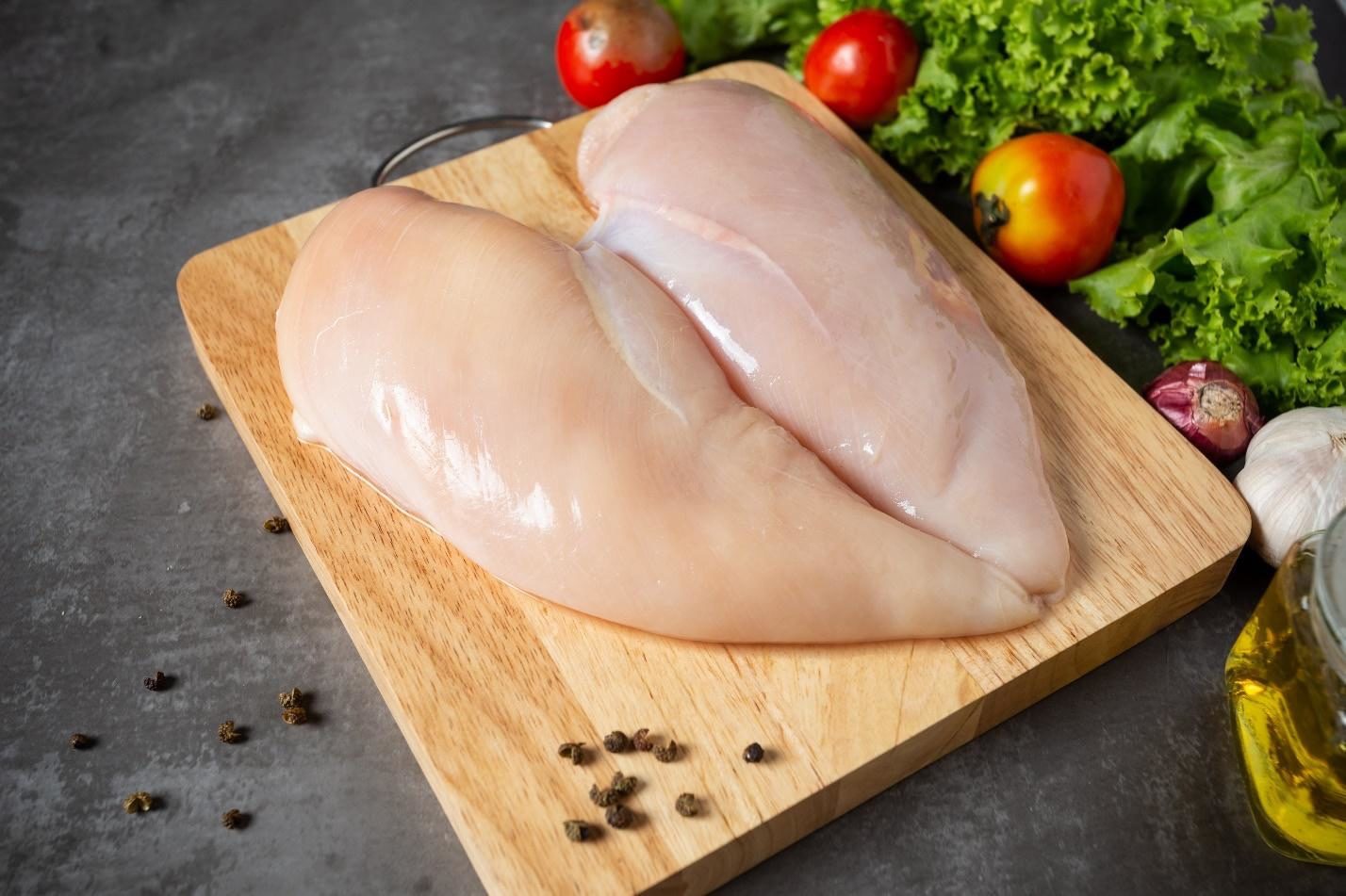 ราคาไก่หน้าฟาร์ม ปรับขึ้น กก.ละ 3 บาท หลังต้นทุนวัตถุดิบอาหารสัตว์พุ่ง