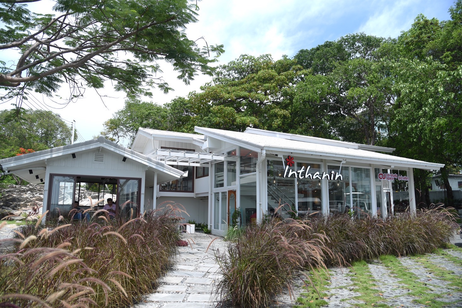 ร้านอินทนิล