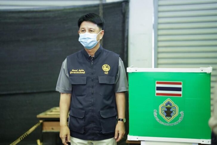 S__4284467 ผู้ว่าฯชลบุรี ตรวจหน่วยเลือกตั้งเมืองพัทยา