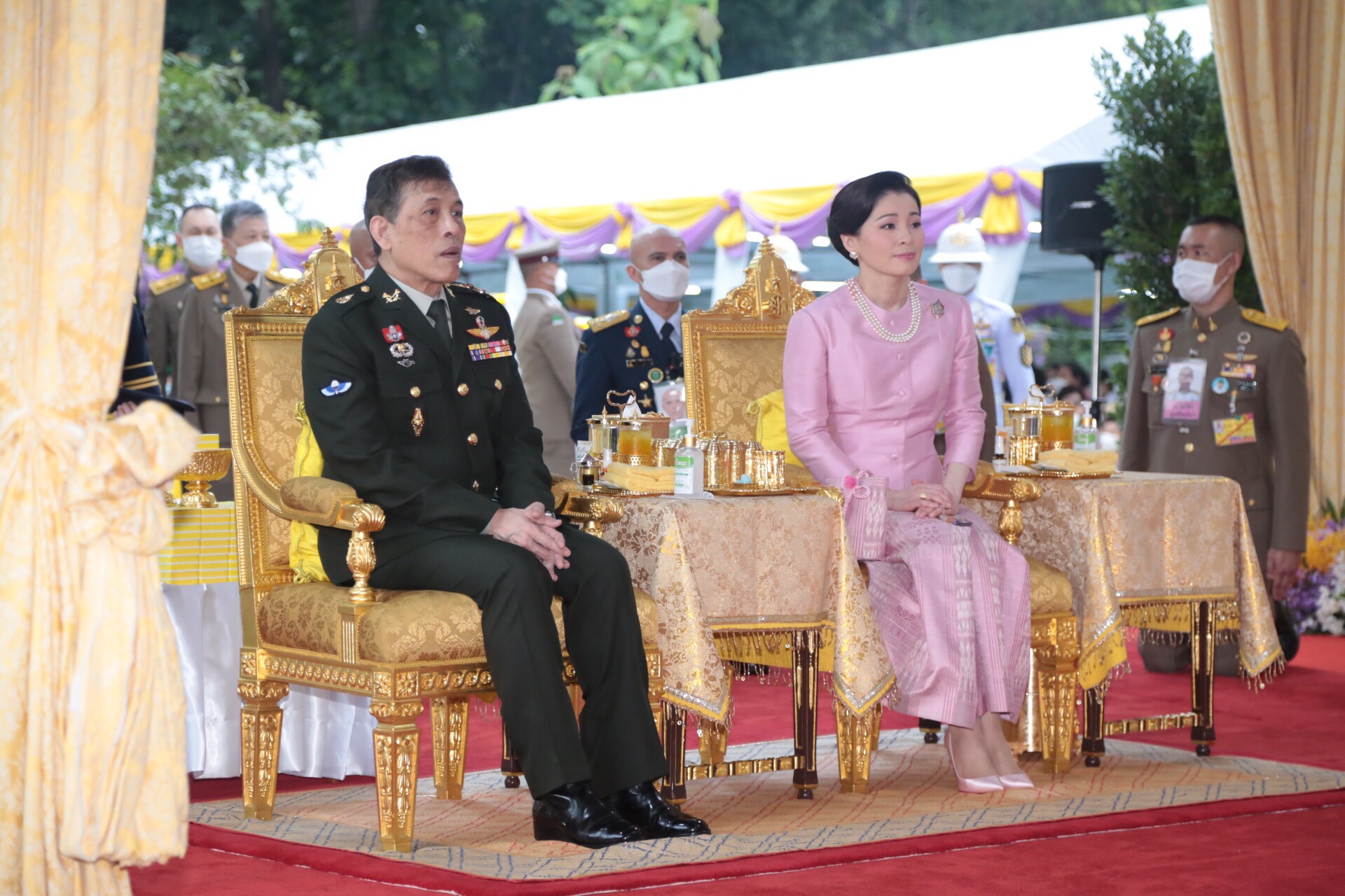 ในหลวง พระราชินี เสด็จฯ ประกอบพิธีสมโภช พิพิธภัณฑ์อัฐบริขารหลวงปู่ขาว อนาลโย