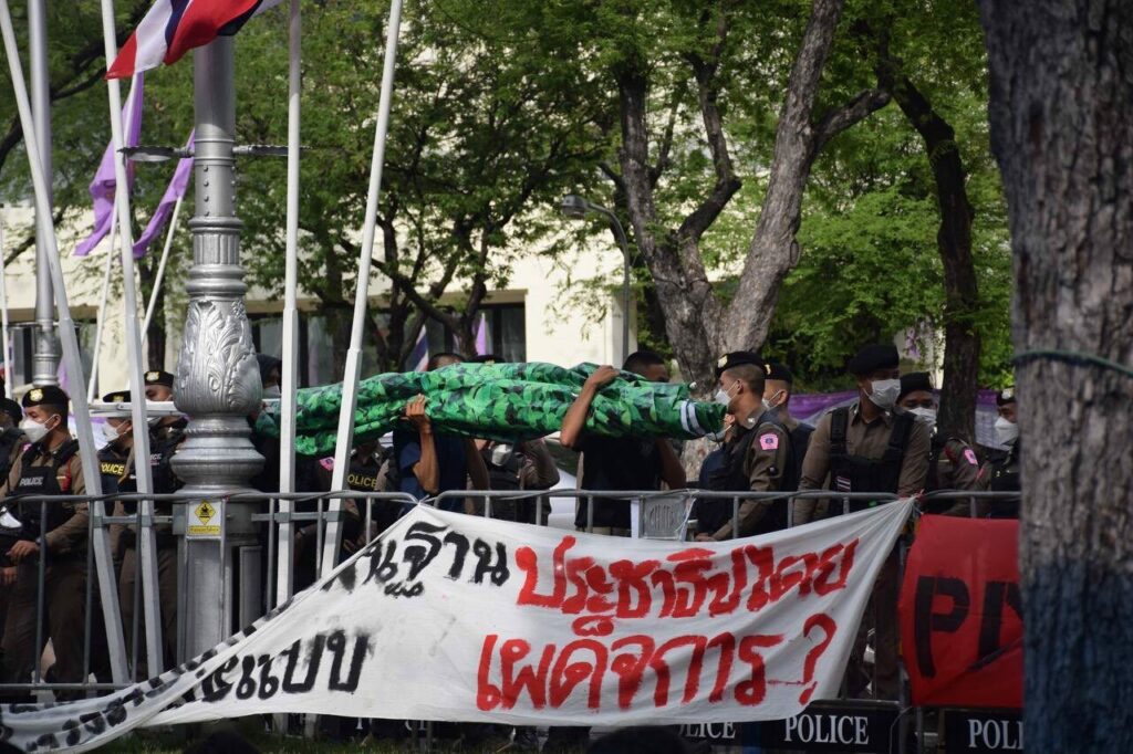 เช็กเส้นทางเลี่ยงม็อบ หน้าตึก UN-ทำเนียบ วันนี้ !