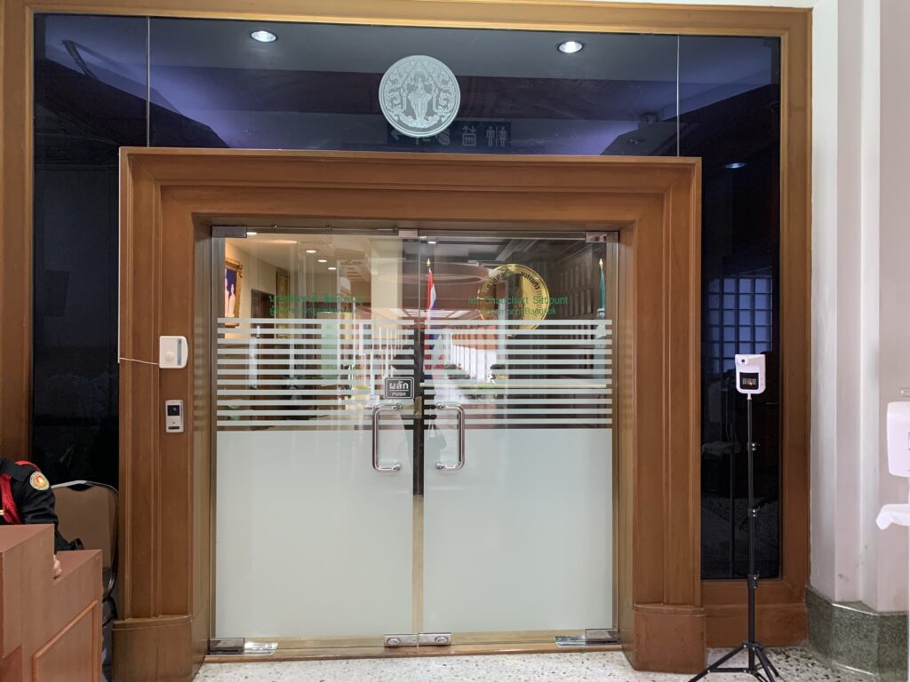 ห้องทำงานผู้ว่า ฯ กทม.ที่ศาลาว่าการ กทม.(เสาชิงช้า) เจ้าหน้าที่ได้ติดป้ายชื่อนายชัชชาติบริเวณหน้าห้องทำงานเรียบร้อยแล้ว