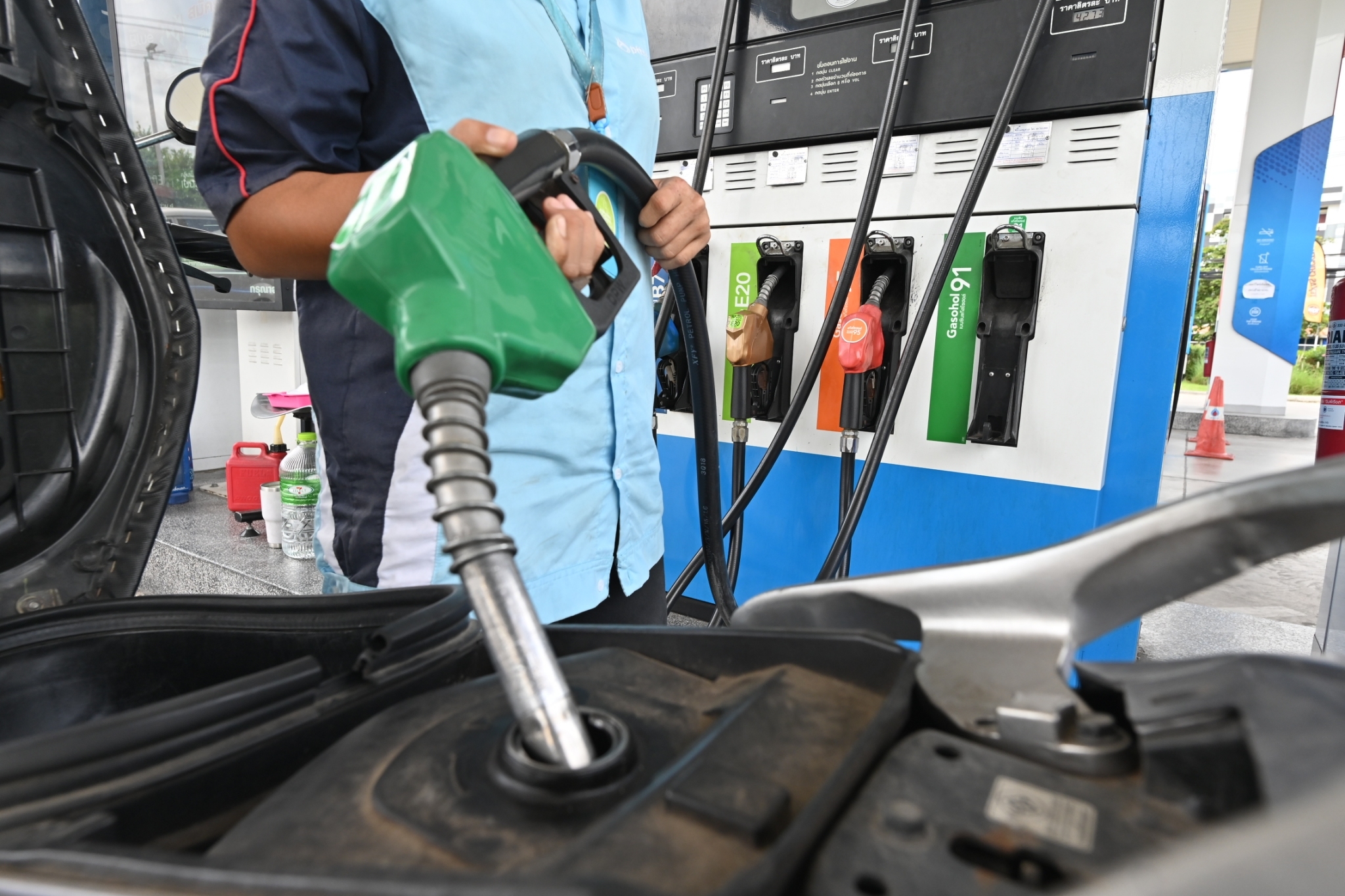 ปตท. บางจาก ลดราคาเบนซิน โซฮอล์ ขึ้นดีเซล มีผลตี 5 พรุ่งนี้