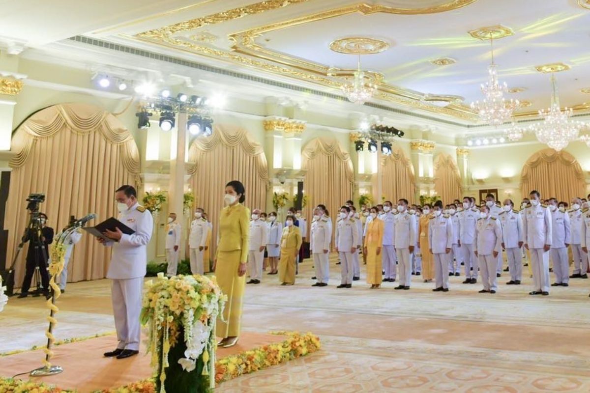 นายกฯและภริยา นำ ครม.ถวายพระพรชัยมงคลในหลวงเนื่องในวันฉัตรมงคล