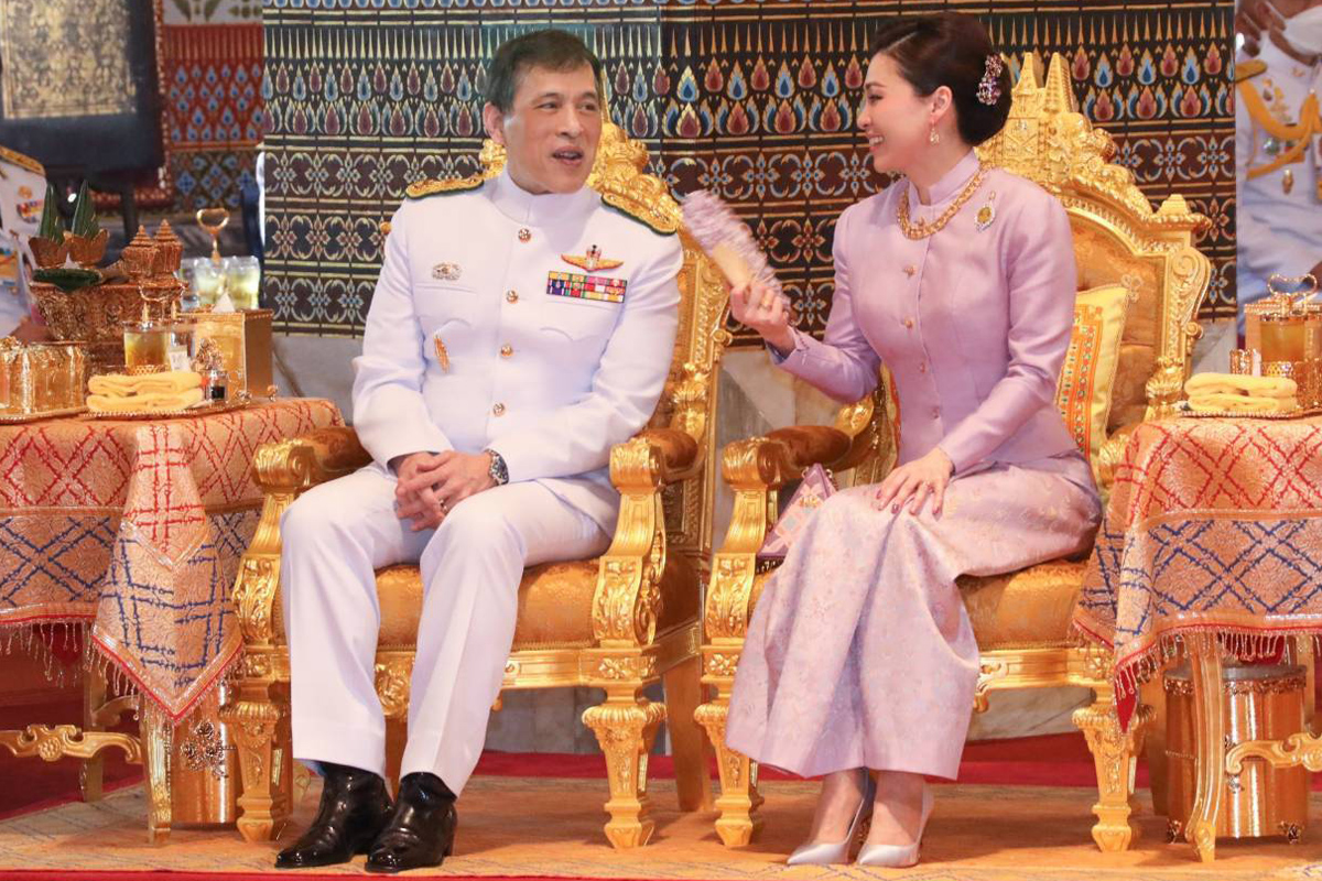 สมเด็จพระนางเจ้าสุทิดาฯ พระบรมราชินี ทรงสืบสานพระราชปณิธาน ฉลองพระองค์ “ผ้าไทย”
