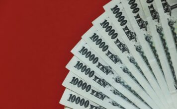 รัฐบาล-ธนาคารกลางญี่ปุ่น กังวล เงินเยนแตะระดับต่ำสุดในรอบ 20 ปี
