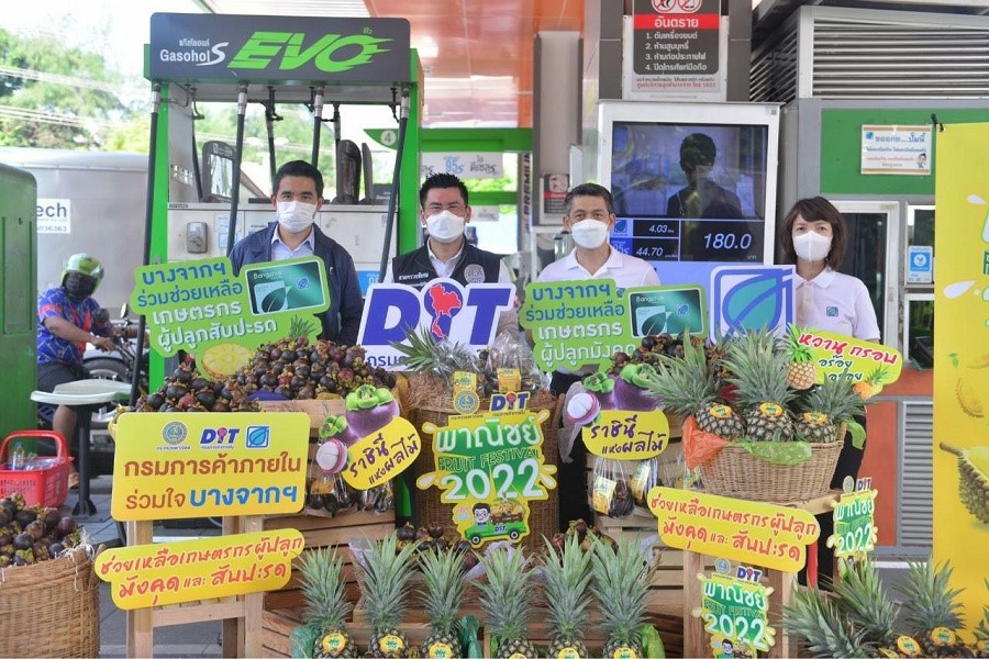 กรมการค้าภายใน ผนึกกำลังปั๊ม พีที พีทีที สเตชัน และบางจาก เร่งกระจายมังคุดภาคตะวันออกและสับปะรดภาคเหนือ ช่วยเหลือเกษตรกร