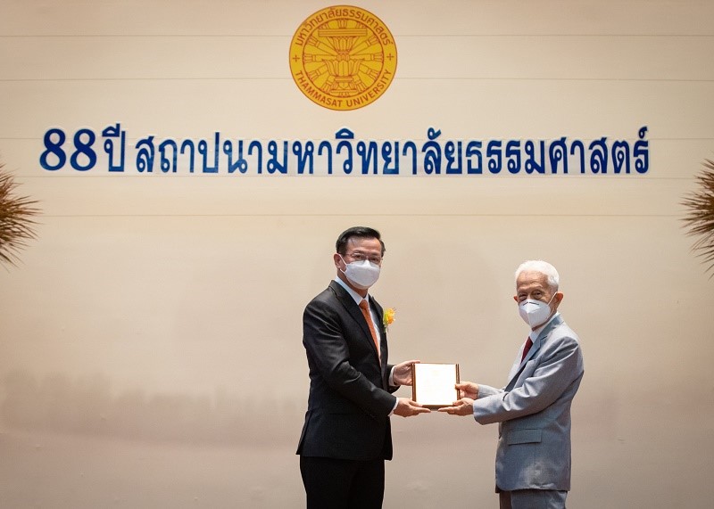 ศิษย์เก่าดีเด่น มหาวิทยาลัยธรรมศาสตร์