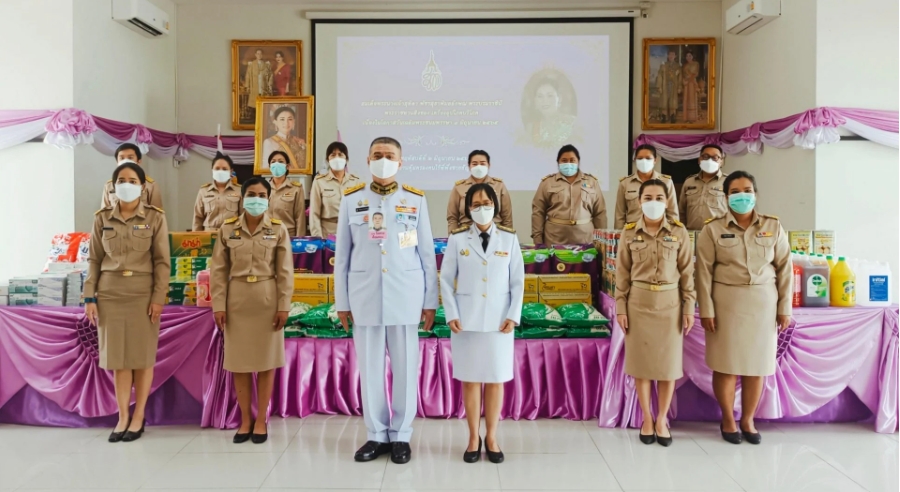 นายไพศาล ล้อมทอง เชิญสิ่งของเครื่องอุปโภคบริโภคพระราชทาน และเวชภัณฑ์ทางการแพทย์พระราชทาน ไปมอบแก่ผู้ที่อยู่ในความอุปการะของสถานคุ้มครองคนไร้ที่พึ่งชายธัญบุรี