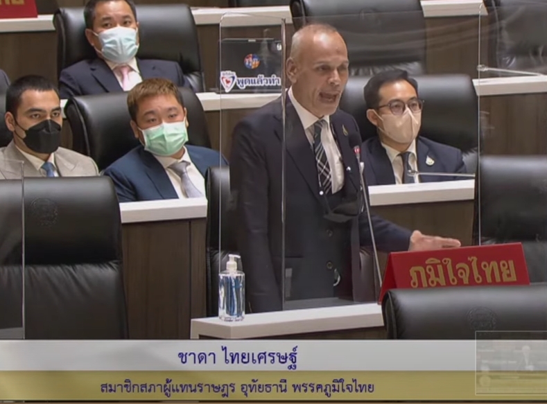 ชาดา ไทยเศรษฐ์ คือใคร หลังเดินตบหน้าณัฐวุฒิกลางสภา