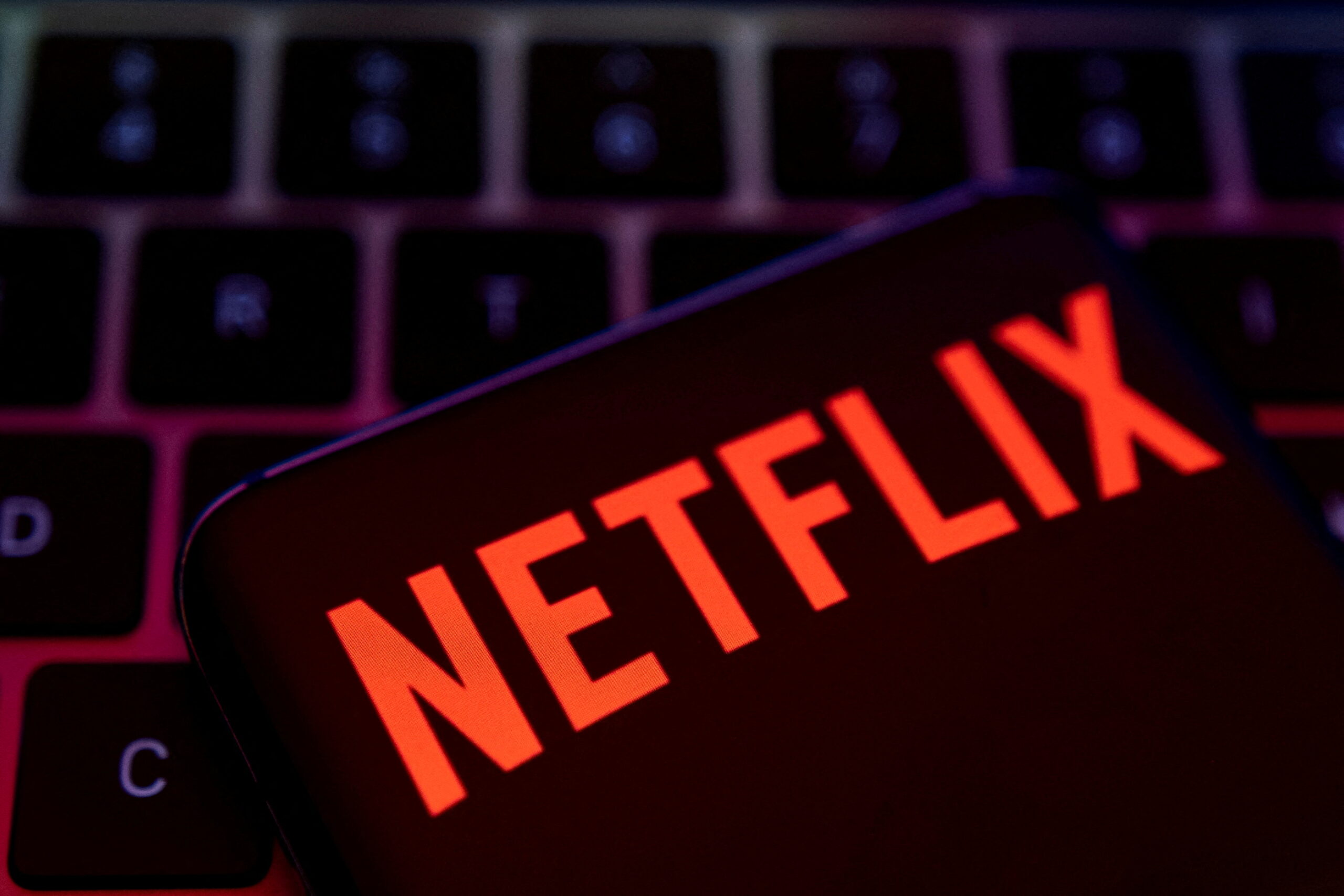 เน็ตฟลิกซ์ (Netflix) เลิกจ้างพนักงาน 300 คน สงครามสตรีมมิ่งแข่งเดือด