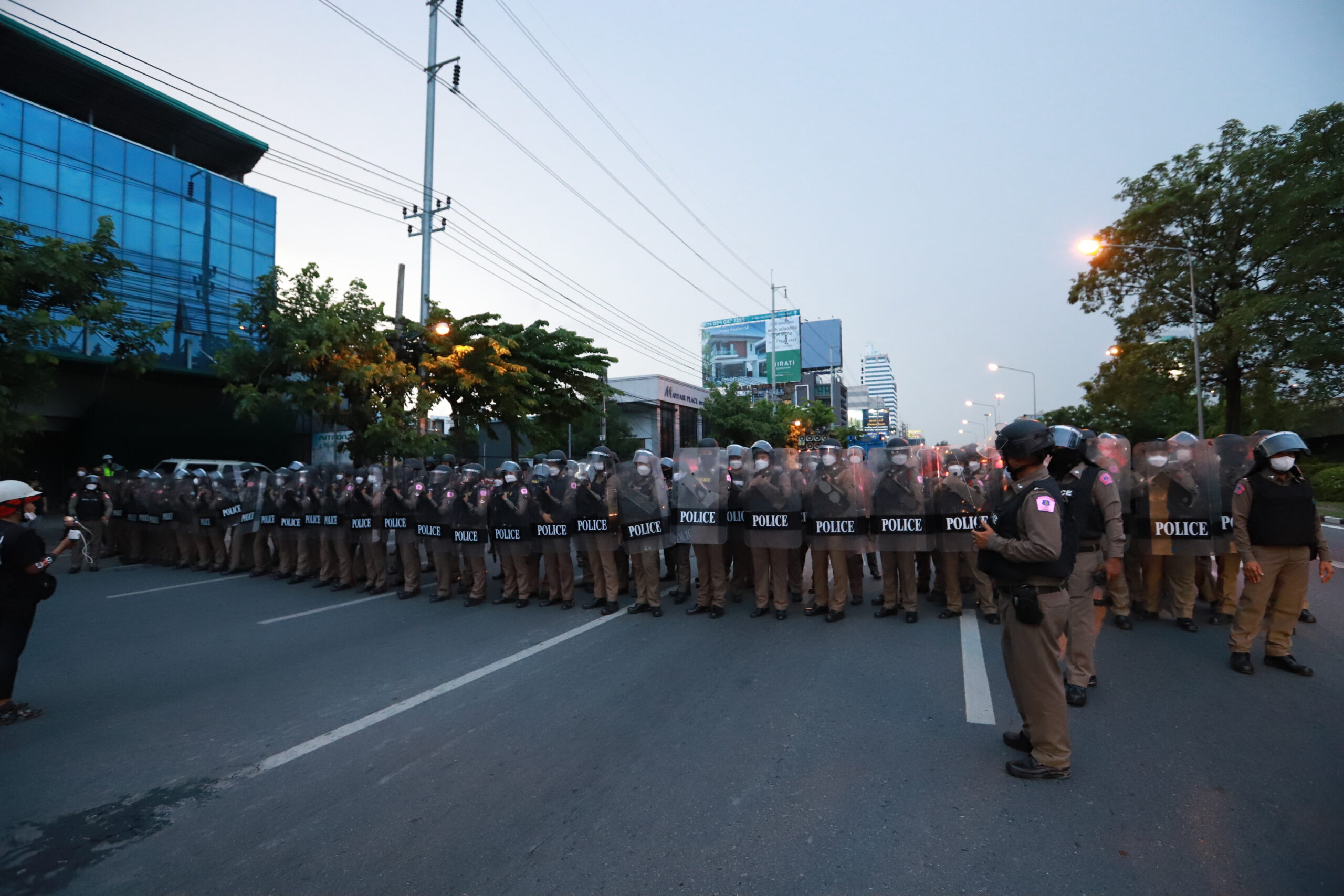 ม็อบ 8 จุด วันนี้ ตำรวจเตรียมรับมือ ยึดหลักกฎหมายคุมผู้ชุมนุม