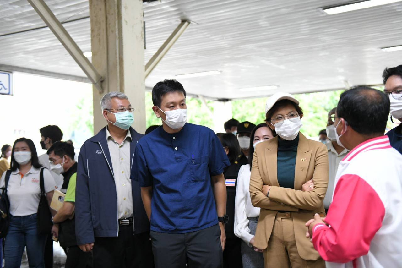 รองฯ ศานนท์ – ดร.ยุ้ย ตรวจศูนย์คนไร้บ้าน หวังให้เข้าถึงสิทธิขั้นพื้นฐาน