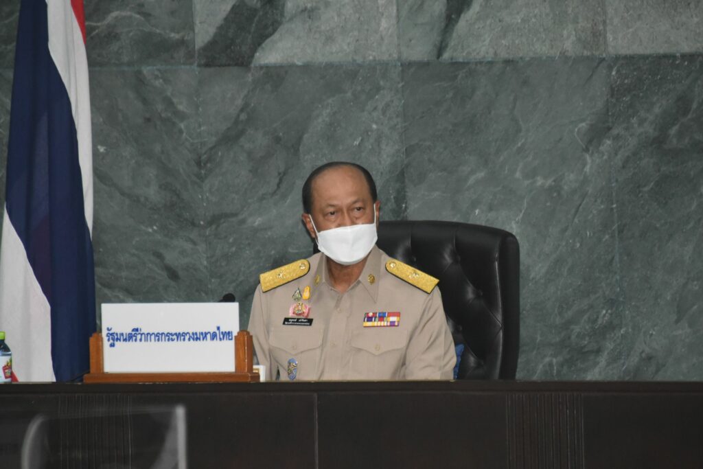 พล.อ. อนุพงษ์ เผ่าจินดา รัฐมนตรีว่าการกระทรวงมหาดไทย กล่าวเปิดการประชุมสภากรุงเทพมหานครครั้งแรก