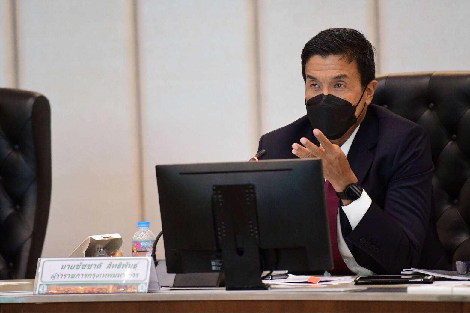 ชัชชาติ ประชุมผู้บริหาร กทม. เคลียร์ งบประมาณปี66 คุมกัญชาในนักเรียน