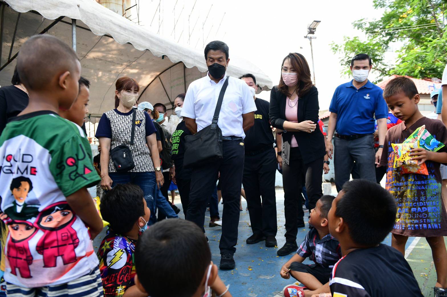 ชัชชาติลงพื้นที่ชุมชนคลองเตย สั่งเขตลุยแก้ปัญหา