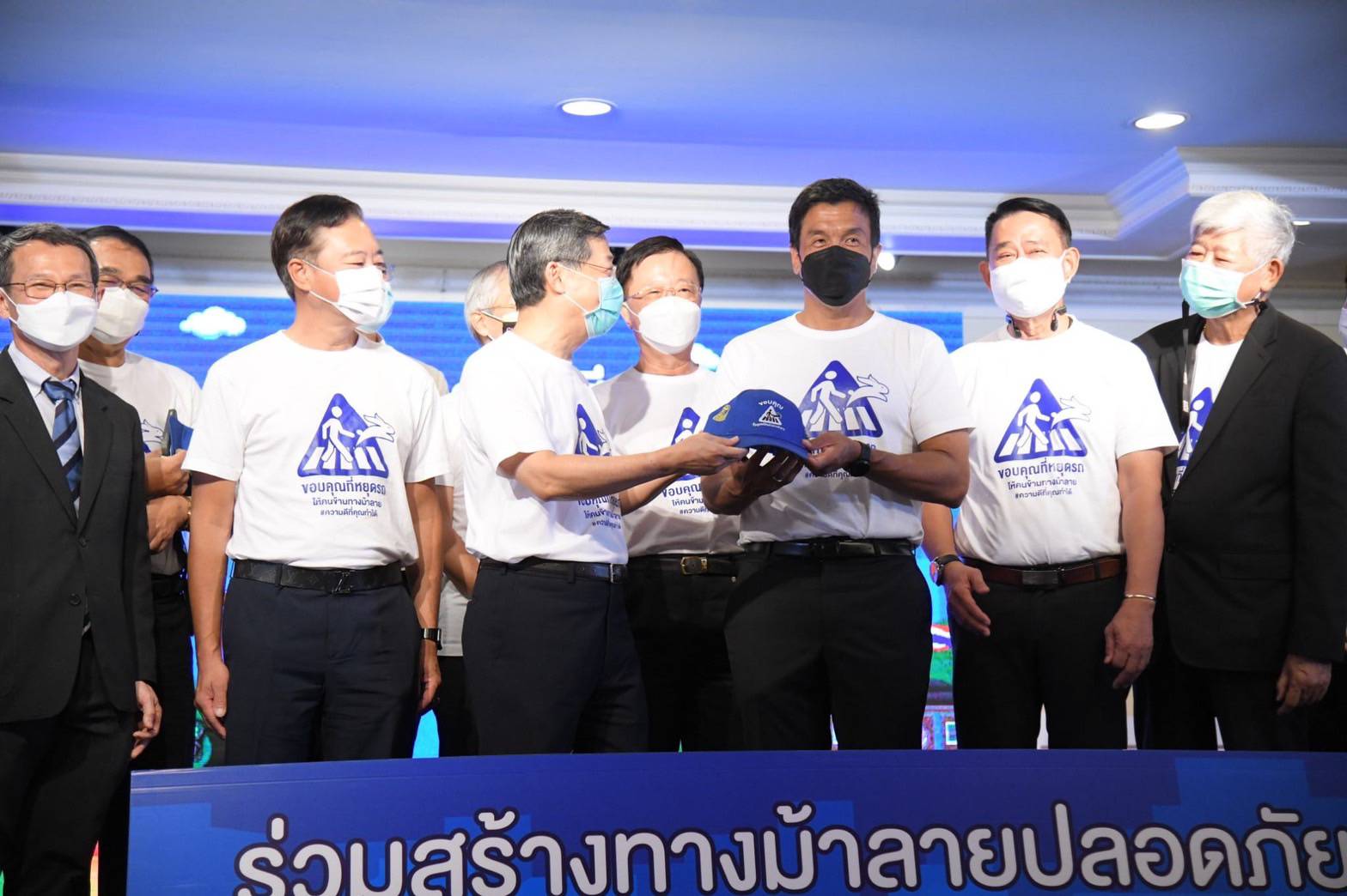 ชัชชาติ นำทีมประชุมร่วม คกก.วุฒิสภา หนุนนโยบายความปลอดภัยท้องถนน