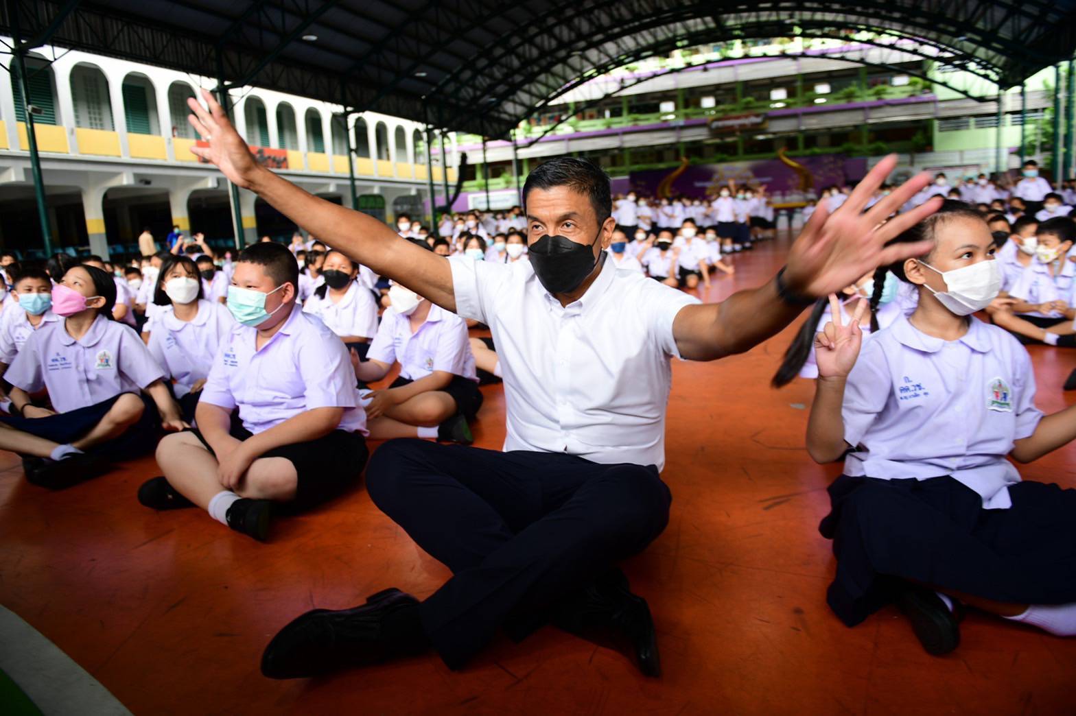 ชัชชาติ ย้ำ รั้วโรงเรียนปลอดกัญชา – ใบกระท่อม