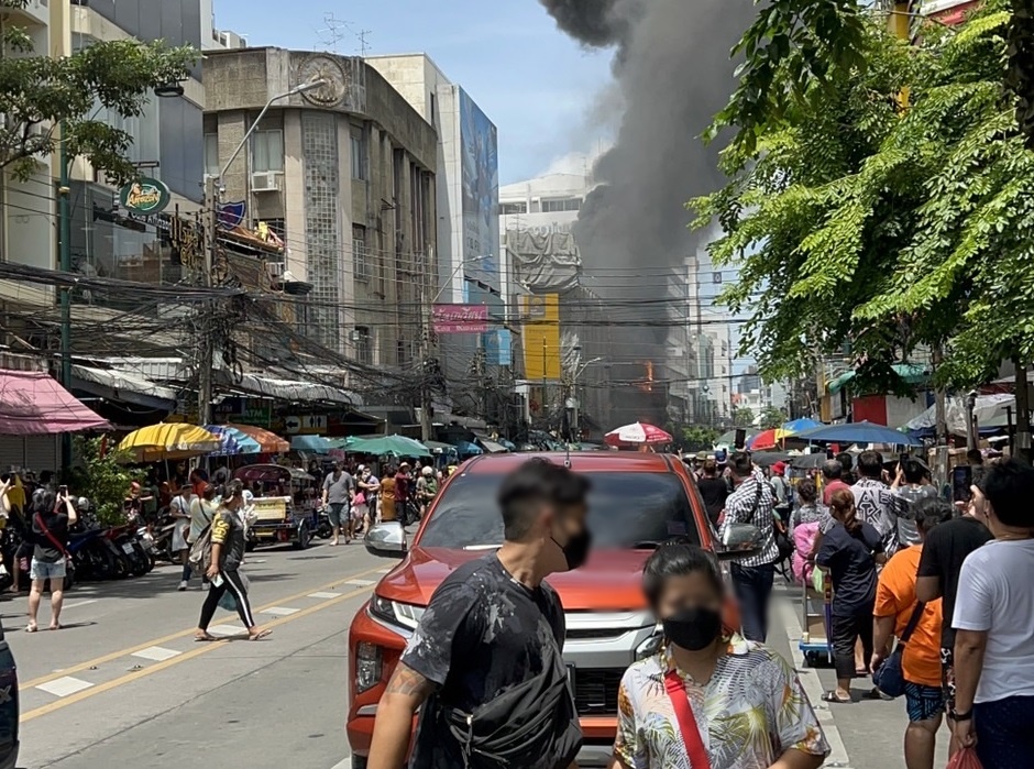 ไฟไหม้ตลาดสำเพ็ง เสียชีวิตแล้ว 2 ลาม 6 คูหา