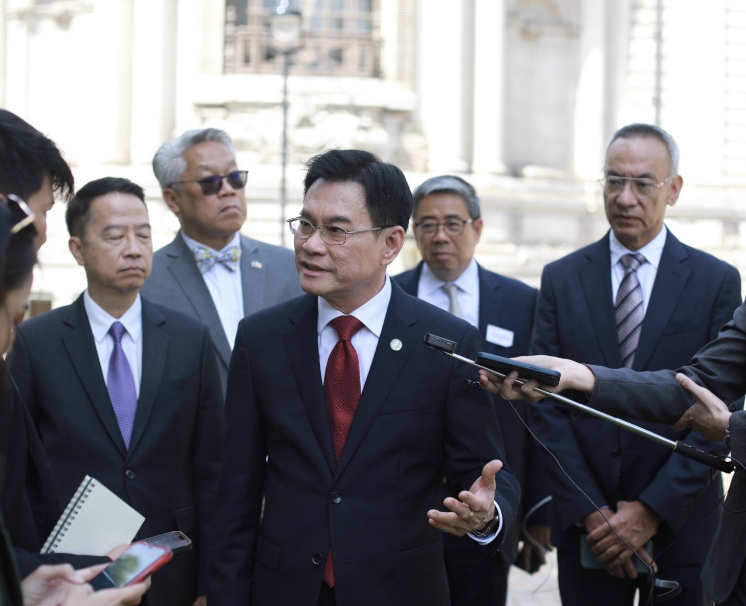 ศึกศิษย์เก่า-ศิษย์ปัจจุบันประชาธิปัตย์ จุรินทร์ สวน กรณ์ ไม่รู้จริงอย่าพูด