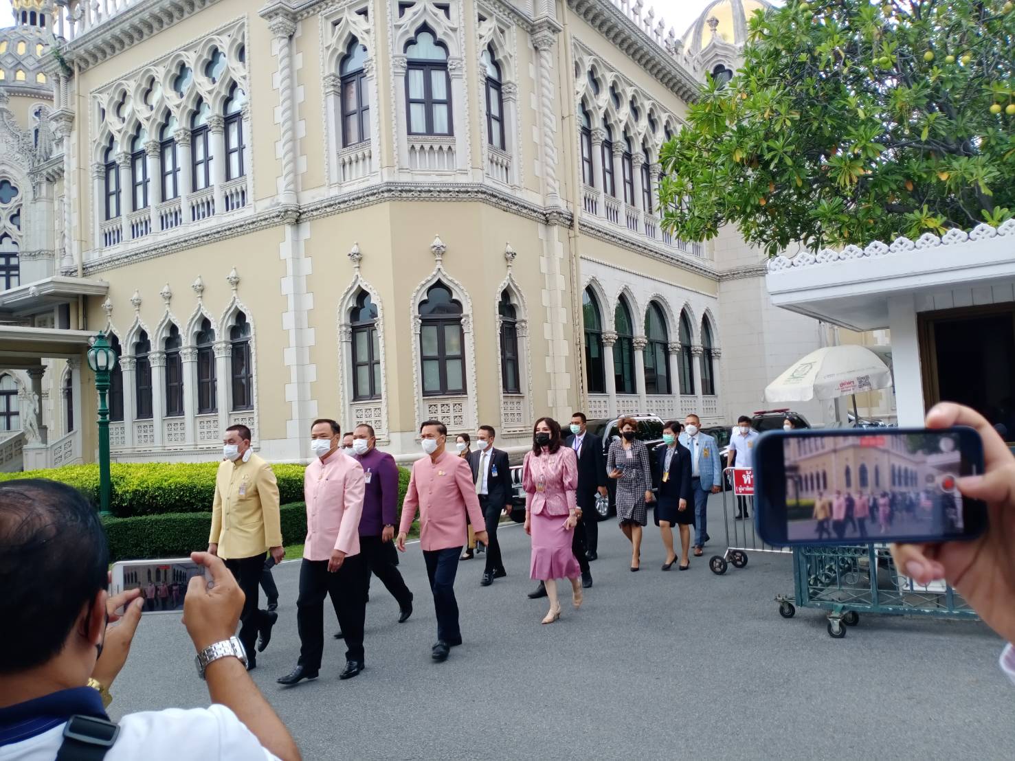 กนกวรรณดอดประชุม ครม.หนีนักข่าวตอบยื่นใบลาออก รมช.ศึกษาฯ