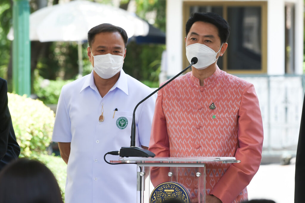 นายปรเมศวร์ งามพิเชษฐ์ นายกเมืองพัทยา (PHOTO : THAI ROYAL GOVERNMENT /)