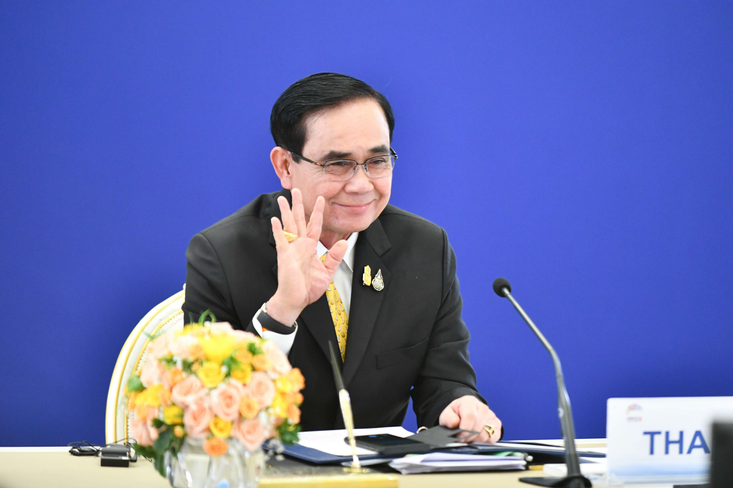 ประยุทธ์ หย่าศึก สุพัฒนพงษ์-จุรินทร์ หั่นค่ากำไรโรงกลั่น