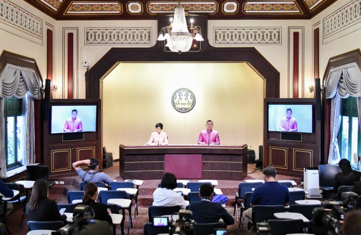 นางสาวรัชดา ธนาดิเรก รองโฆษกประจำสำนักนายกรัฐมนตรี เปิดเผยหลังการประชุมคณะรัฐมนตรี (ครม.) เมื่อวันที่ 28 มิถุนายน 2565 นางสาวรัชดา ธนาดิเรก รองโฆษกประจำสำนักนายกรัฐมนตรี เปิดเผยหลังการประชุมคณะรัฐมนตรี (ครม.) เมื่อวันที่ 28 มิถุนายน 2565