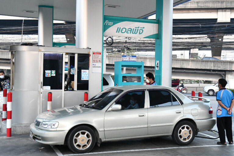 น้ำมันแพง คนแห่ติดแก๊ส LPG แบกค่าใช้จ่ายไม่ไหว