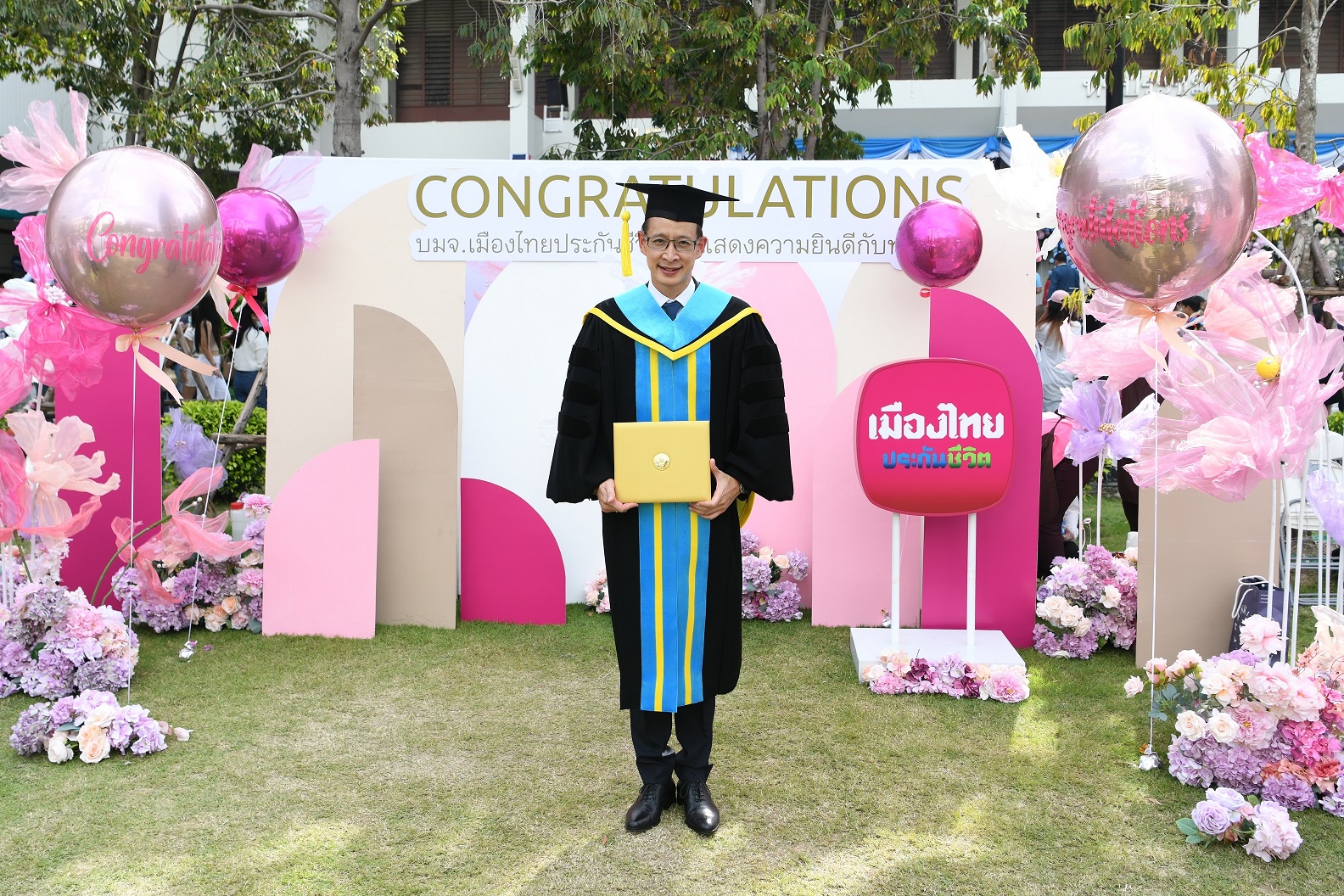 สาระ ล่ำซำ คว้าปริญญา “ดุษฎีบัณฑิตกิตติมศักดิ์” สาขาการเงิน ม.หอการค้าไทย
