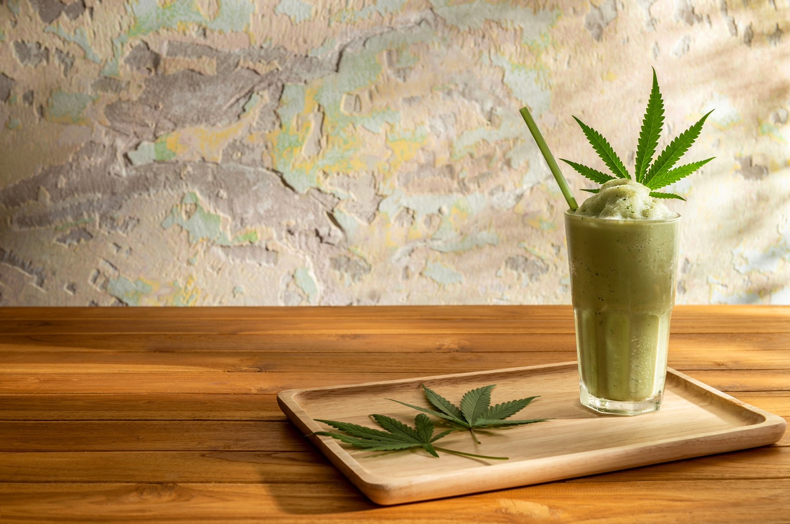 จุฬาฯ สุ่มตรวจเครื่องดื่มผสมกัญชาพบ 30% สาร THC พุ่งเกินมาตรฐาน