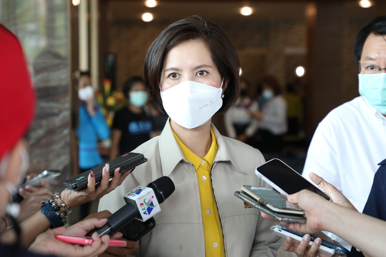 ตรีนุช ย้ำนักเรียนยังต้องใส่หน้ากากในห้องเรียน