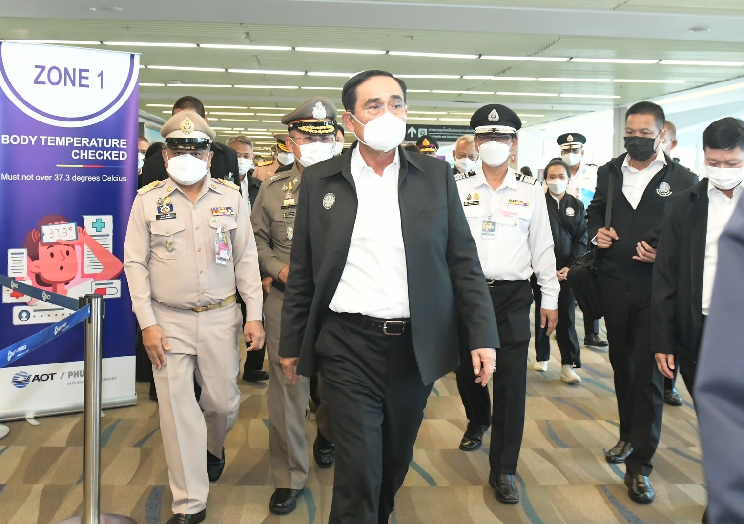 นายกฯบินภูเก็ต ตรวจเยี่ยมการจัดการศึกษาแบบมีส่วนร่วม ร.ร.พุทธมงคลนิมิตร