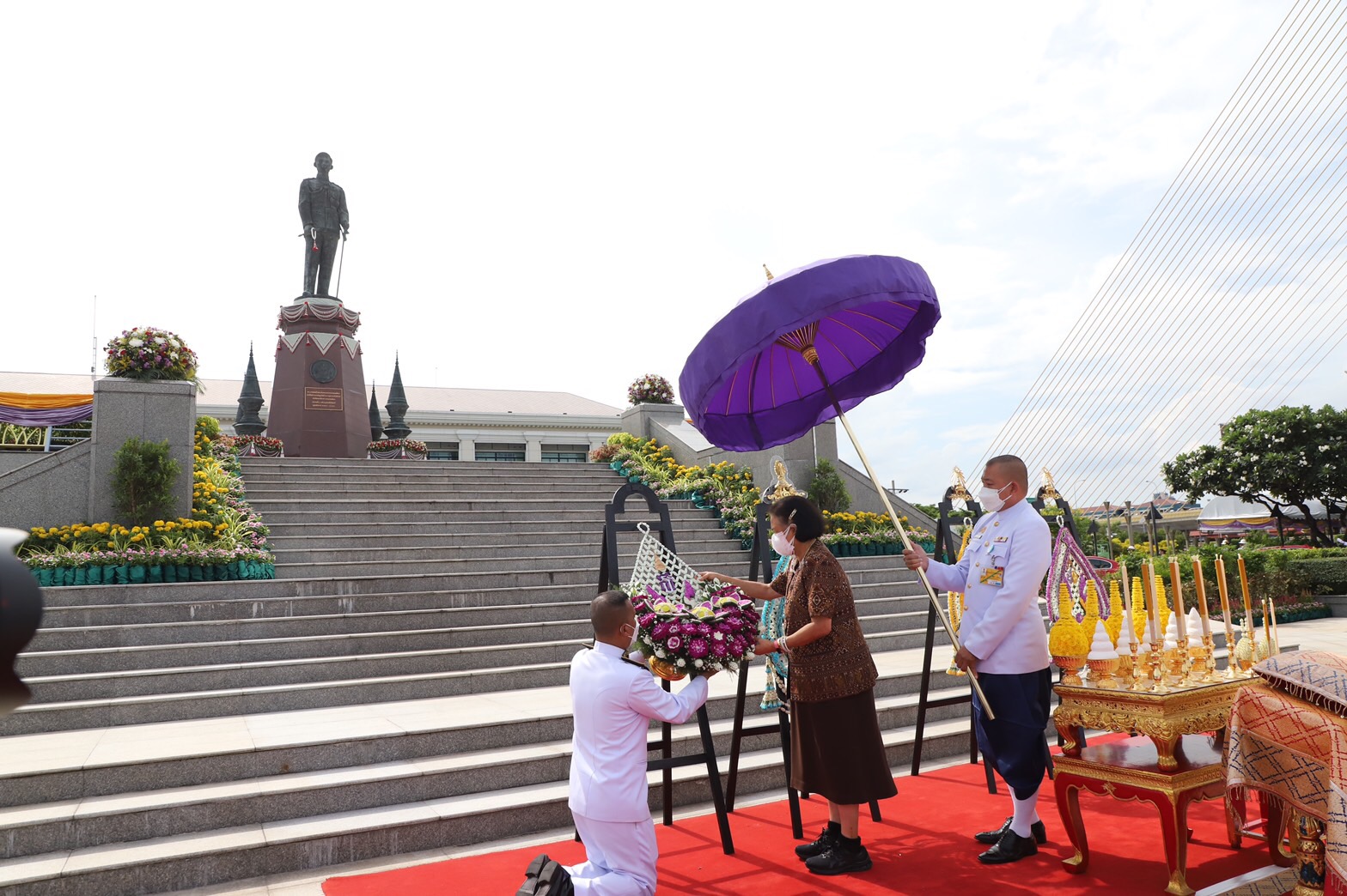 กรมสมเด็จพระเทพฯ เสด็จฯแทนพระองค์ วางพวงมาลาถวายสักการะ ร.8
