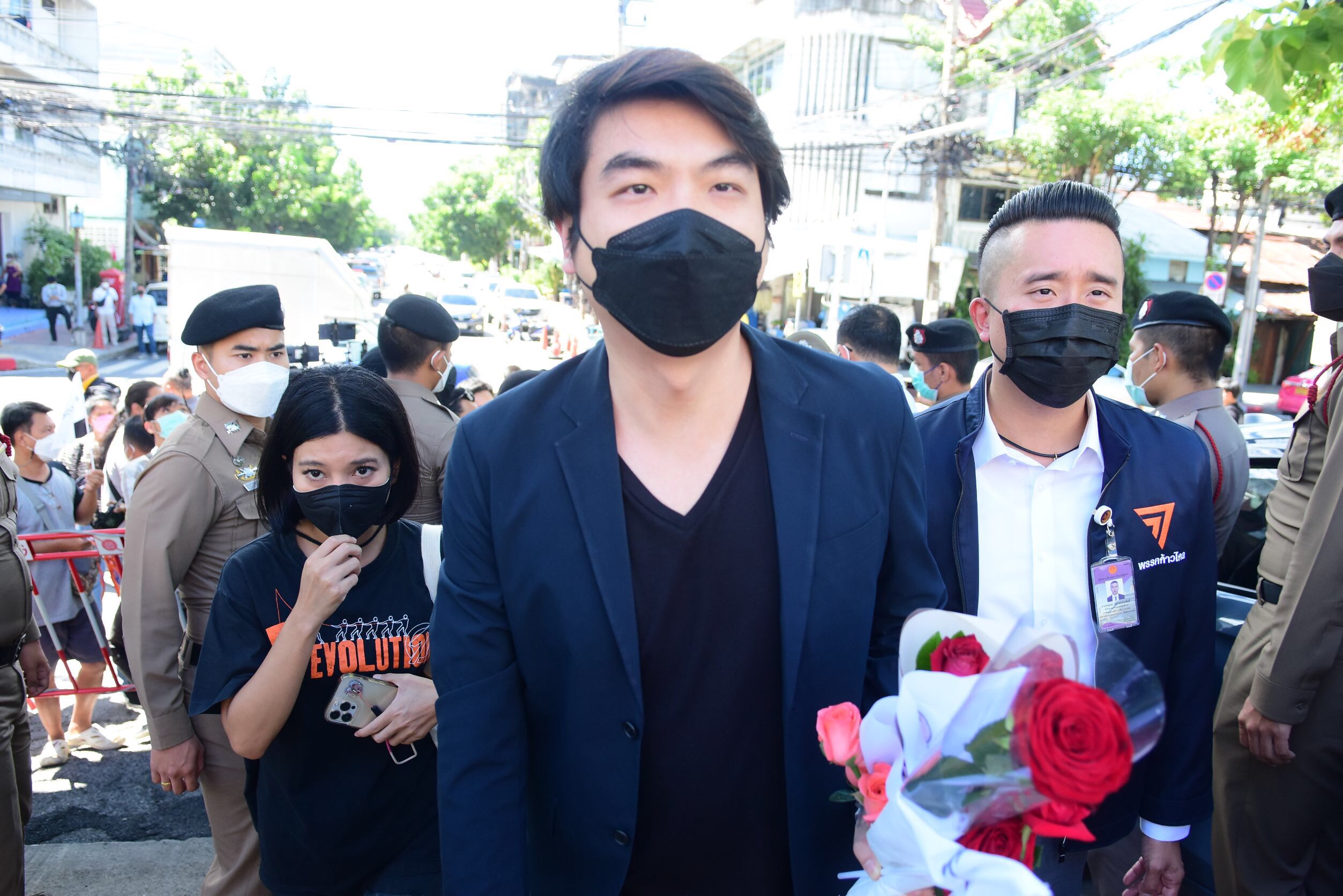 ปิยบุตร รับทราบข้อกล่าวหา ม.112 ที่สน.ดุสิต