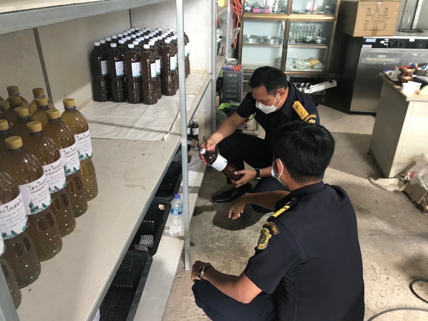 จับบริษัทเคมีเกษตรโคราชเถื่อน ยึดของกลาง 2 แสนบาท