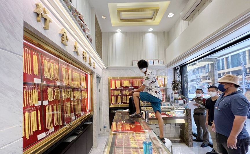 ผู้ต้องหาคดีปล้นร้านทอง สน.พระราชวัง รับสารภาพ เผยลงทุนคริปโต เสียหาย