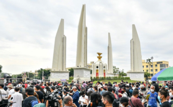 ชุมนุม อนุสาวรีย์ประชาธิปไตย (1)