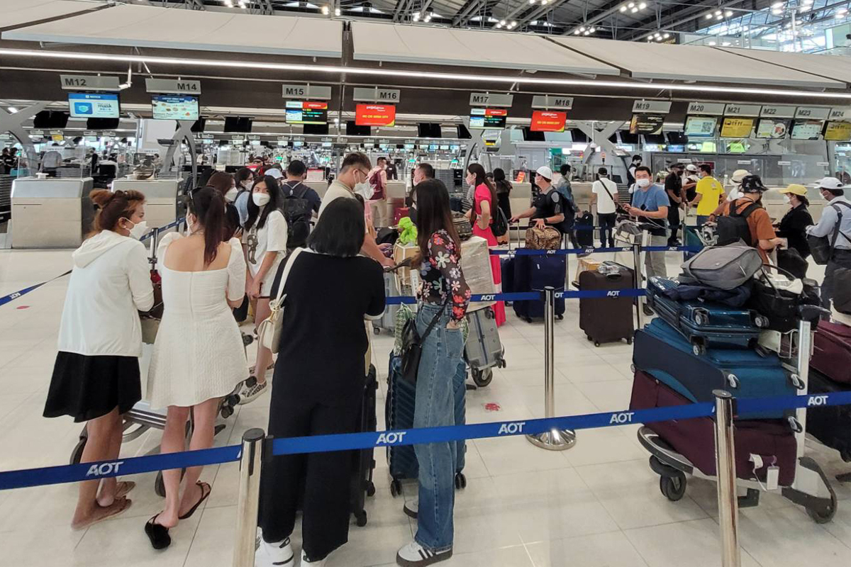 ทัวร์ “ไทยเที่ยวนอก” สุดคึกคัก คิววีซ่ายาวเหยียดคาดปีนี้พุ่ง 1.2 ล้านคน