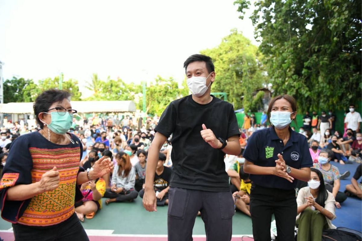รองศานนท์ ทีมชัชชาติร่วมงานดนตรีในสวน คลองเตย ย้ำเสาร์หน้ามีเซอร์ไพรส์