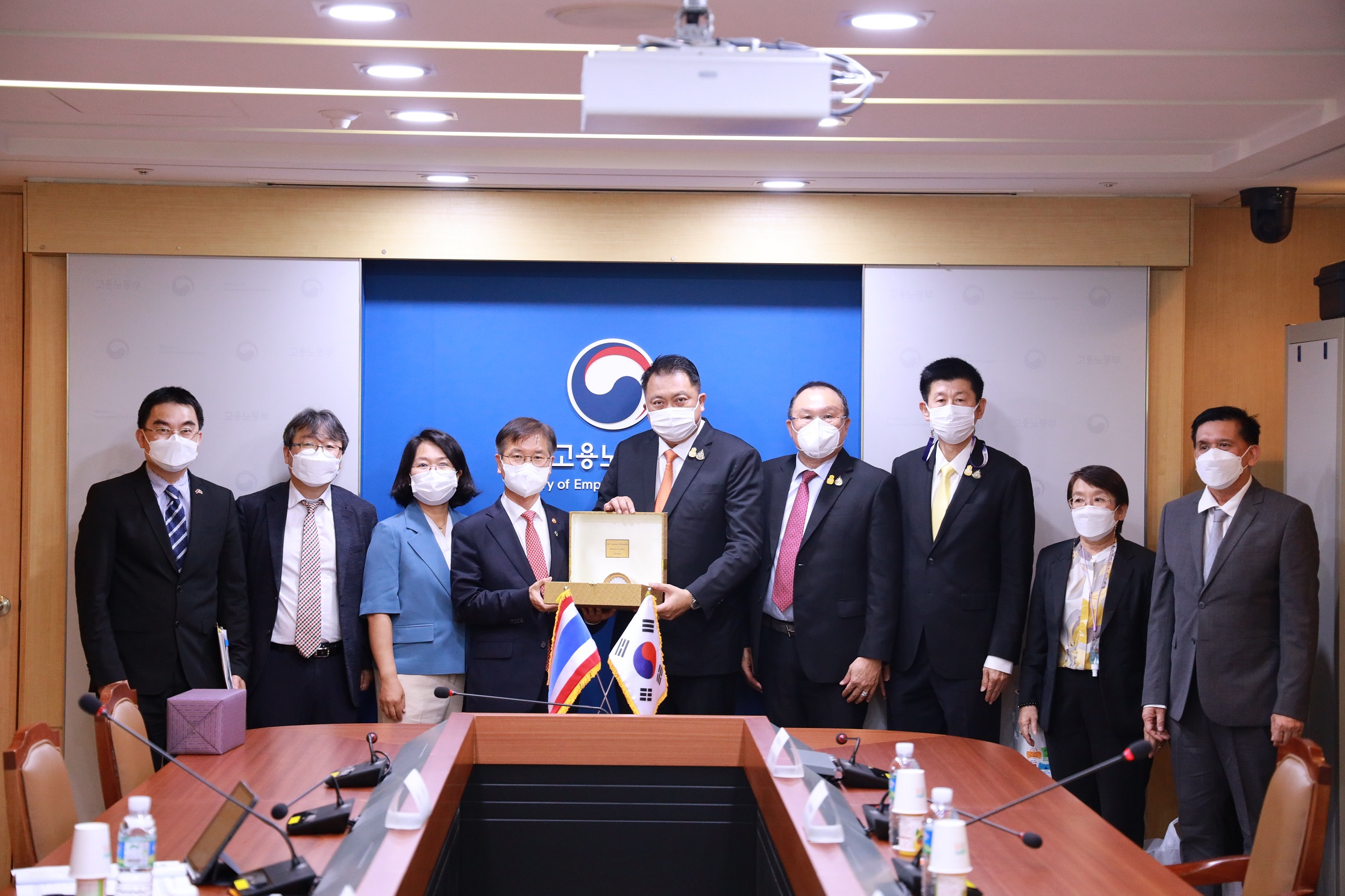 รมว.สุชาติ บินเจรจาเกาหลี เพิ่มโควตาส่งแรงงานไทย ปรับข้อจำกัดอายุ