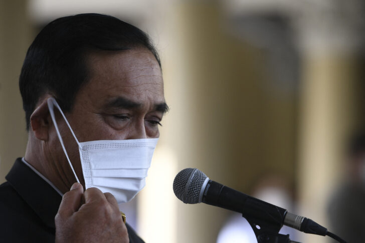ประยุทธ์ จันทร์โอชา นายกรัฐมนตรีและรัฐมนตรีว่ากระทรวงกลาโหม ถอดหน้ากาก ประยุทธ์ จันทร์โอชา นายกรัฐมนตรีและรัฐมนตรีว่ากระทรวงกลาโหม ถอดหน้ากาก