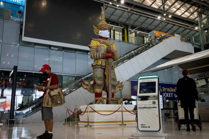 ท่าอากาศยานสุวรรณภูมิ รูปปั้นยักษ์ ประจำท่าอากาศยานสุวรรณภูมิ