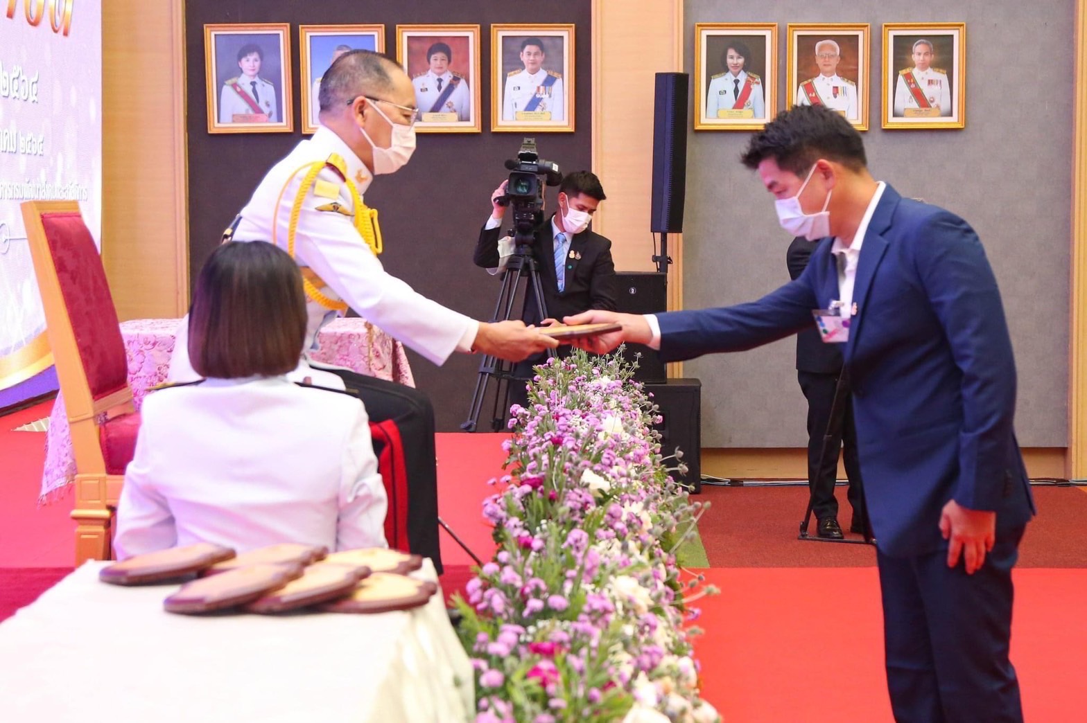 โฆษณา “ความกตัญญู” โดย เครือซีพี รับประทานรางวัลประชาบดี ประเภทสื่อสร้างสรรค์ สาขาสื่อทางเลือก จากผู้แทนพระองค์
